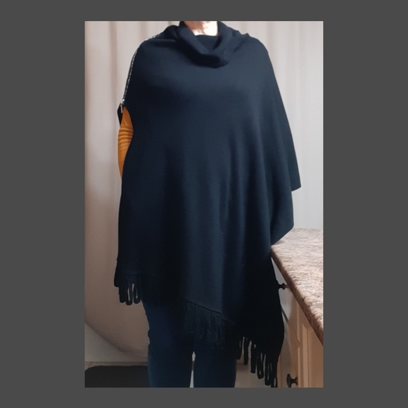 Plus size quality cape poncho - Picture 7 of 7